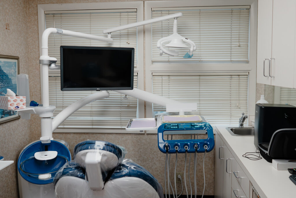 Treatment room at Cascade of Smiles with a new chair, delivery unit and chairside screen